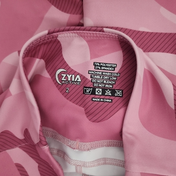 Zyia Active Pink Camo Pocket Hi-Rise Light N Tight Capris 20' Leggings Size 2. - Picture 8 of 8
